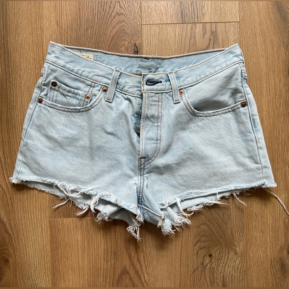 Womens Levi’s Light Blue 501 Denim Shorts